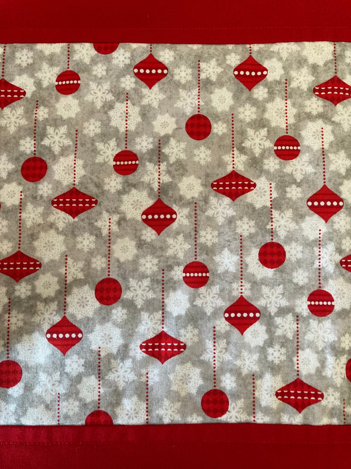 Table Runner - Christmas (Baubles design)