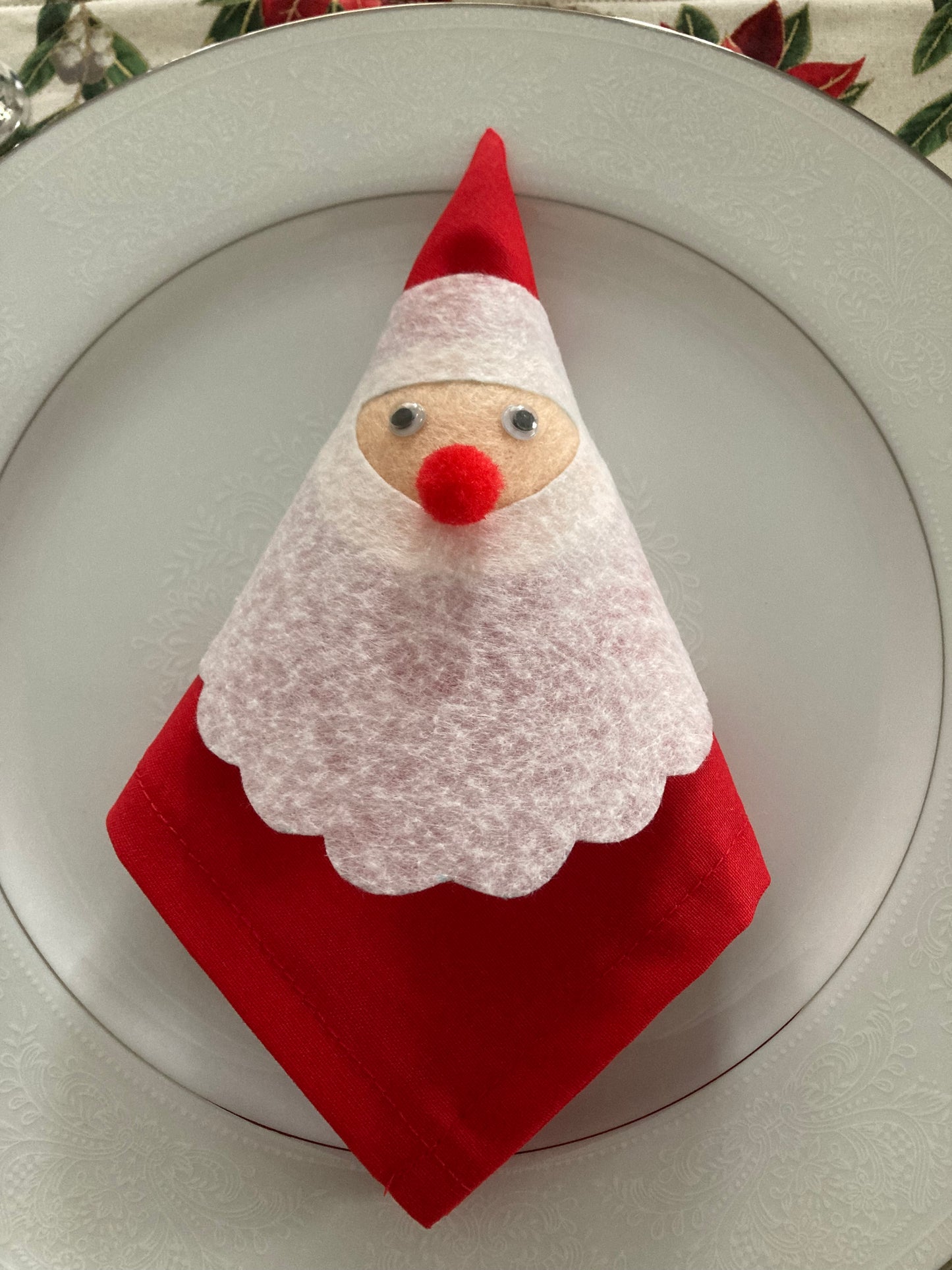 Santa's Serviette Ring Set with Reusable Cotton Serviettes (Set of 8)