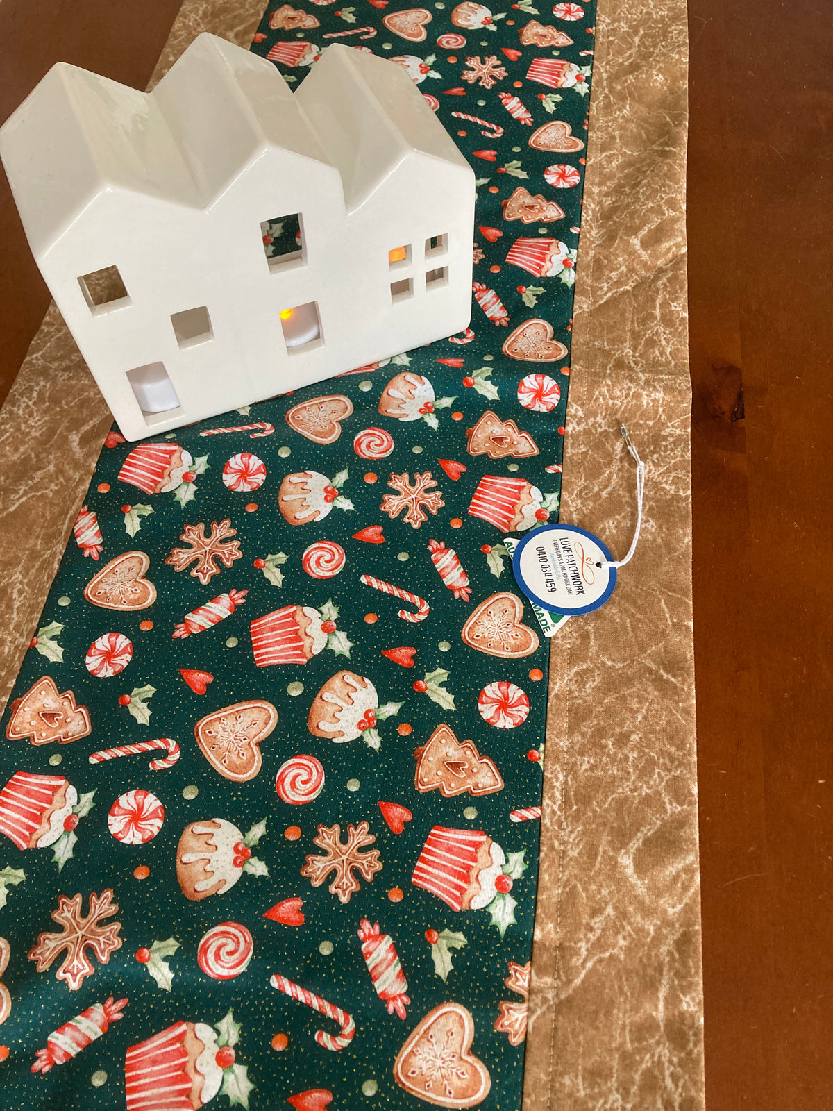 Table Runner - Christmas Novelty Beige design