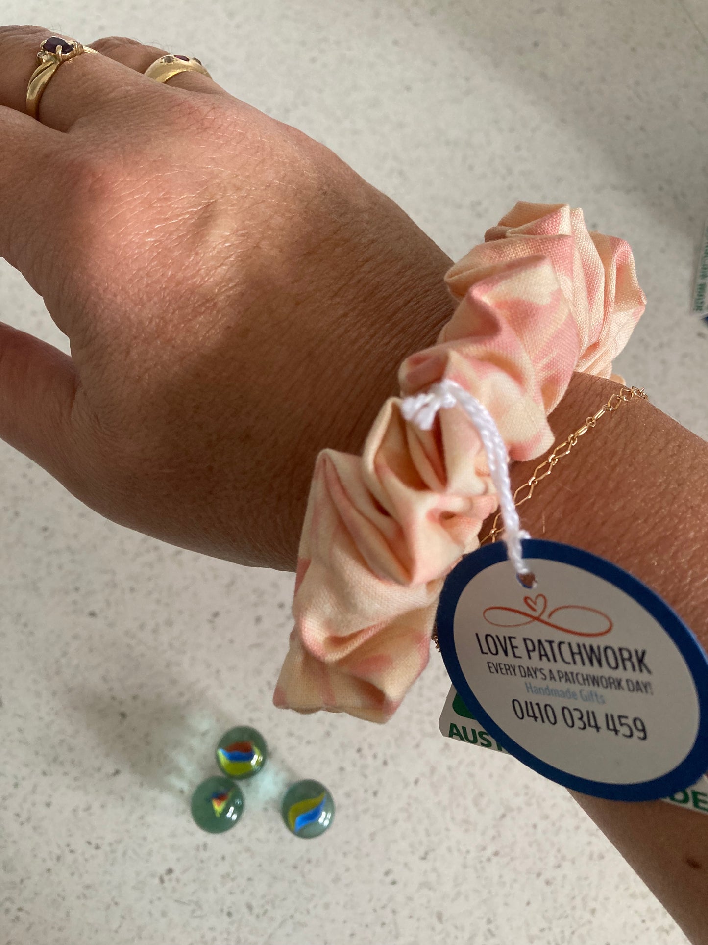 Discreet Fidget - Wrist Hair Scrunchie (Pink)