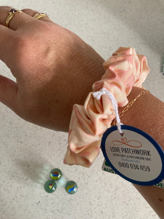 Discreet Fidget - Wrist Hair Scrunchie (Pink)