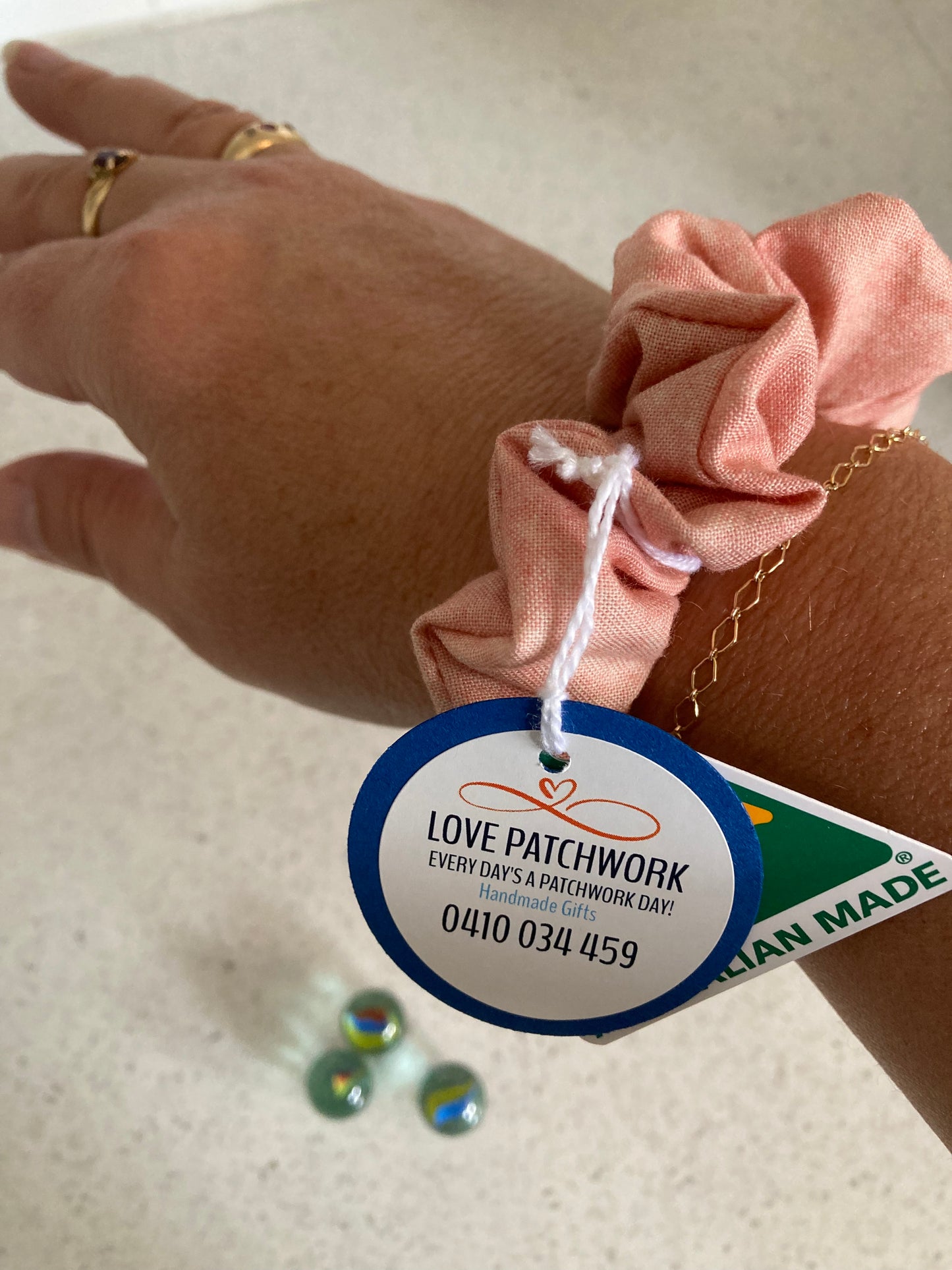 Discreet Fidget - Wrist Hair Scrunchie (Pink)