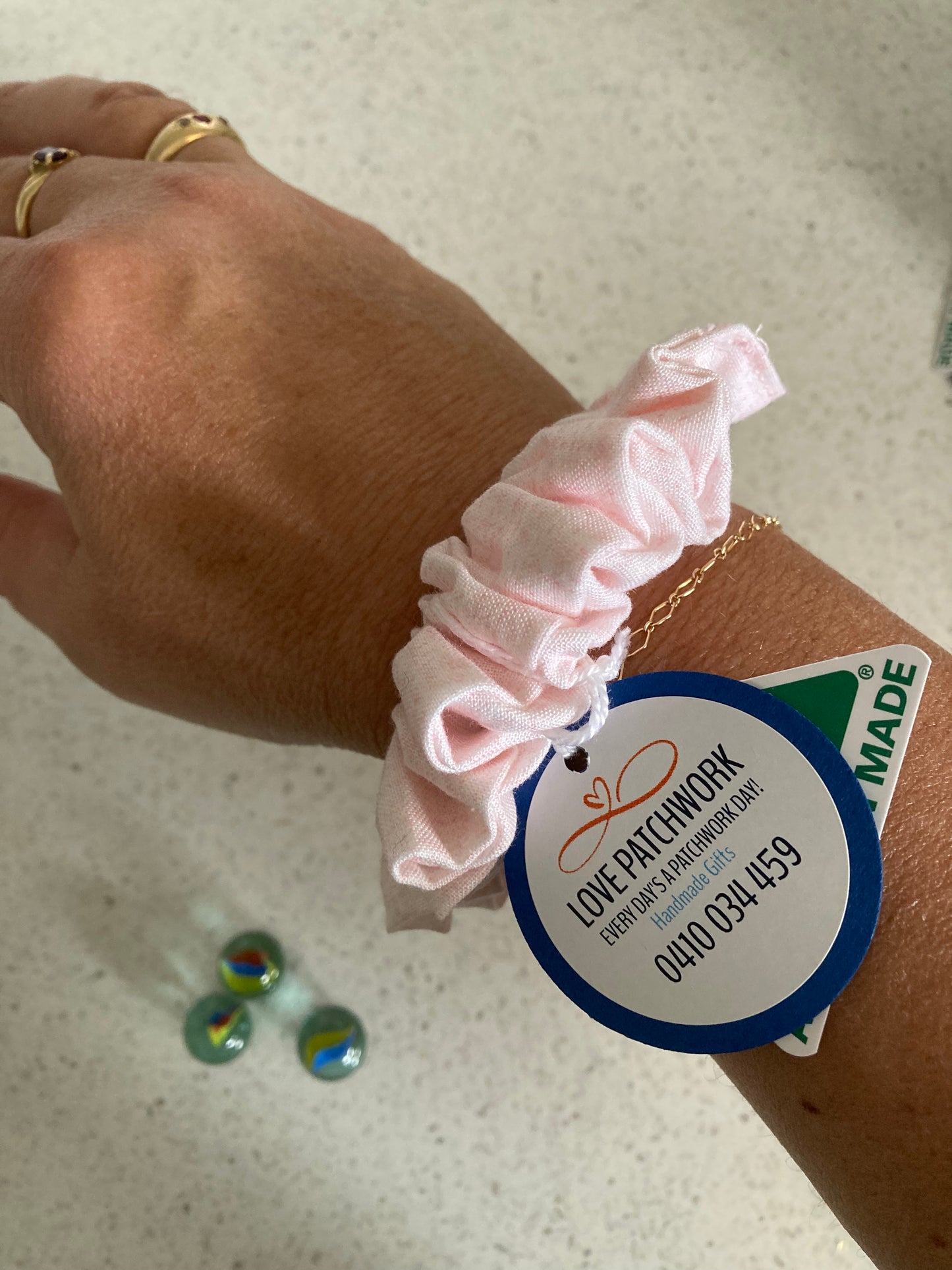 Discreet Fidget - Wrist Hair Scrunchie (Pink)