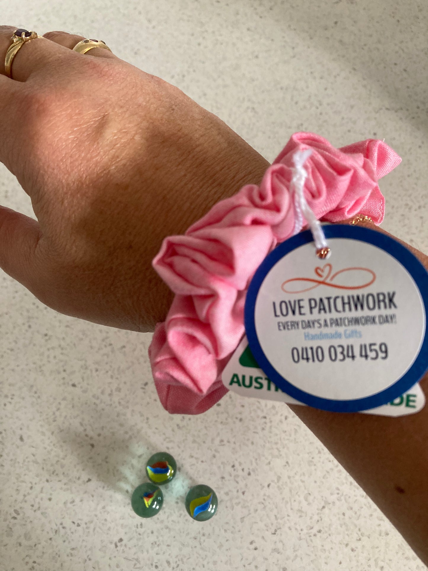 Discreet Fidget - Wrist Hair Scrunchie (Pink)